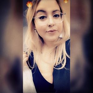 Meet your Posher, Adriana